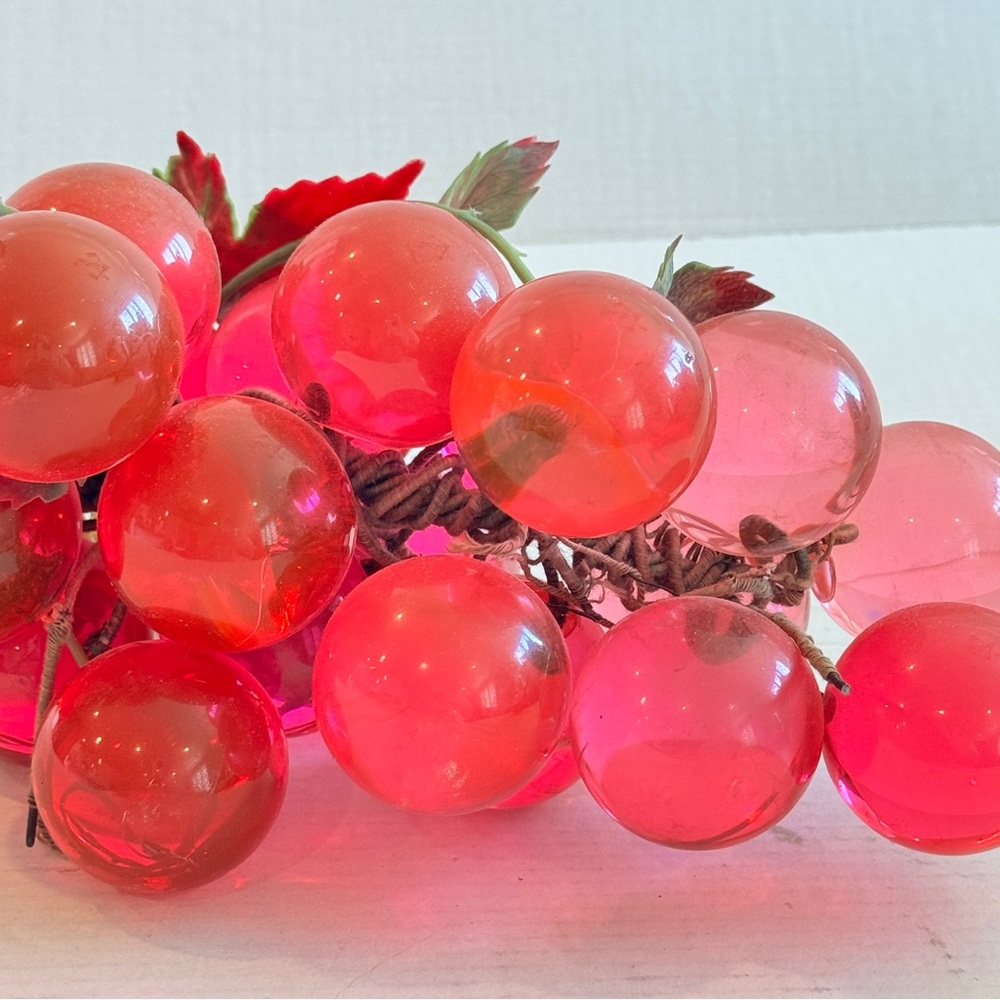 Vintage 14” Mid Century Modern Decorative Lucite Grape Cluster Magenta Pink - Picture 10 of 17